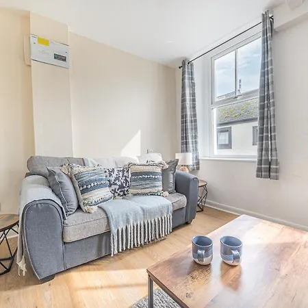 Queen Street Apartment *